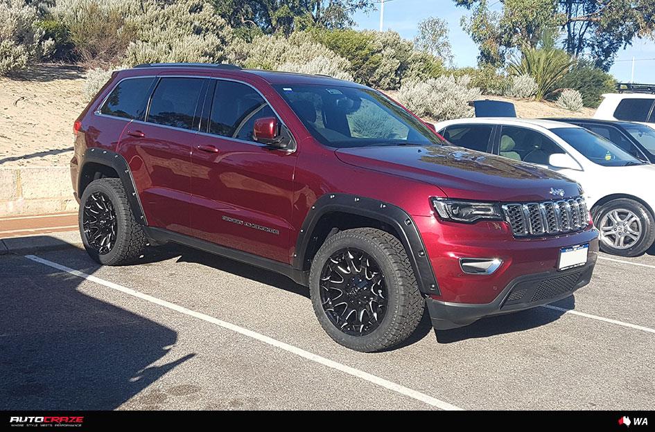 JEEP-GRAND-CHEROKEE-BATTLE-AXE-GLOSS-BLACK-MILLED-ACCENTS